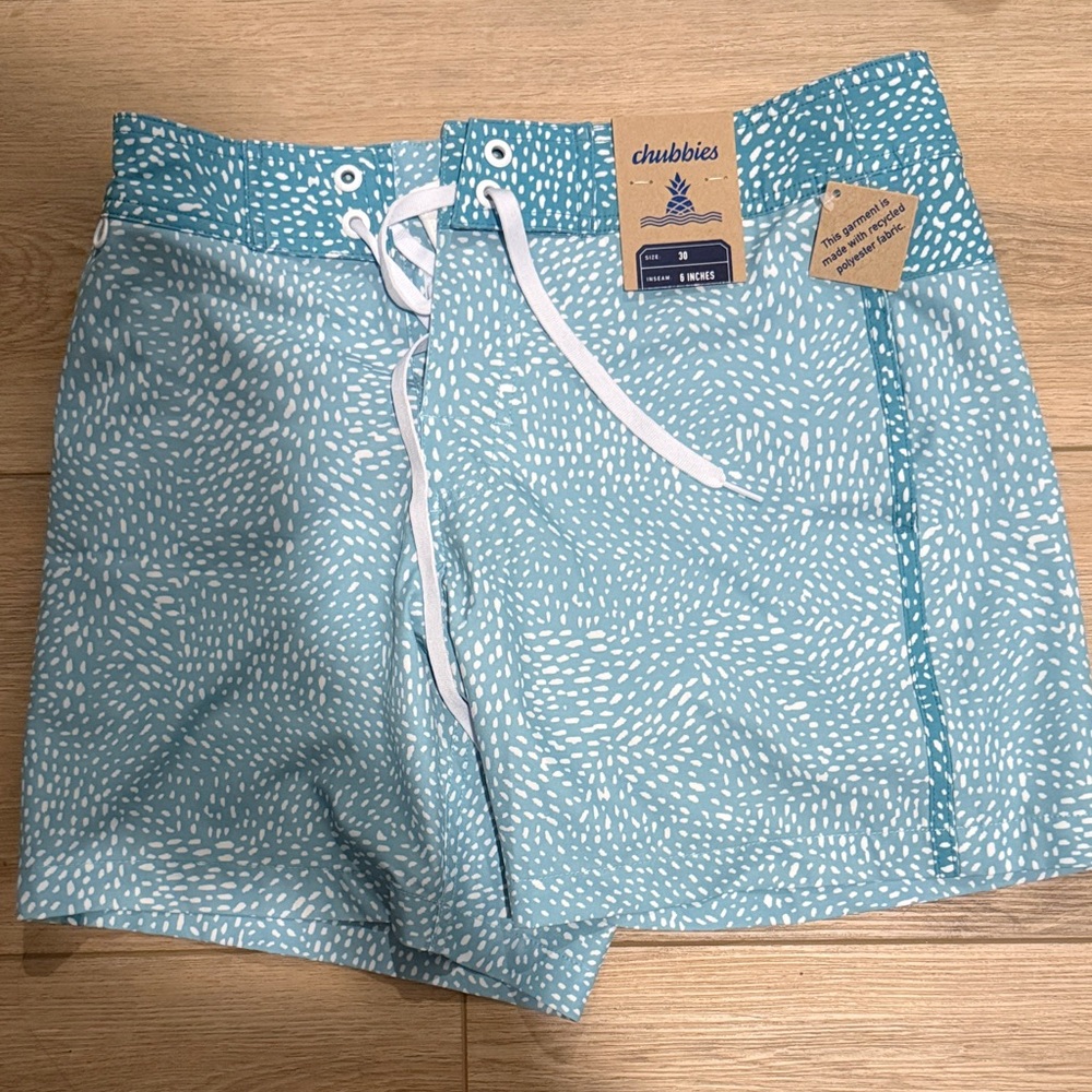 6” Chubbies Aqua and White Patterned Swim Shorts Linerless